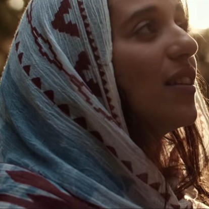 Απολαύστε τη νέα συνεργασία των Babo Κoro με τον σκηνοθέτη Θοδωρή Παπαδουλάκη