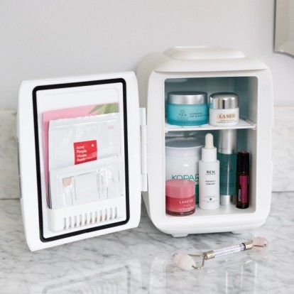 Μάθετε τα πάντα για τα beauty fridges που βλέπουμε παντού στο Instagram