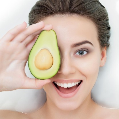 Οι μάσκες με αβοκάντο που πρέπει να δοκιμάσετε asap