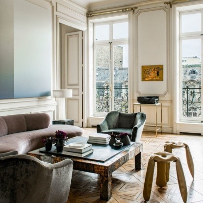 Ένα παριζιάνικο διαμέρισμα συνδυάζει νέα και παραδοσιακά στοιχεία