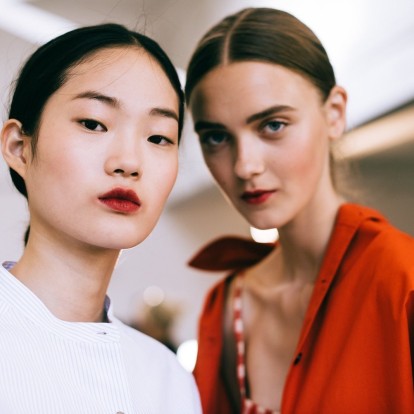 Λεία επιδερμίδα: 6 makeup tips για να απλώσετε το primer και να την αποκτήσετε