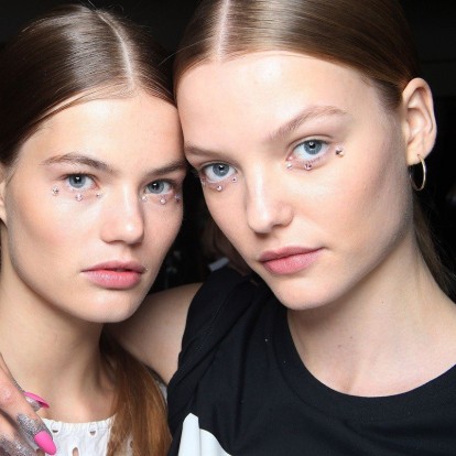 Σε αυτό το έλαιο ορκίζονται το supermodels για αψεγάδιαστο δέρμα