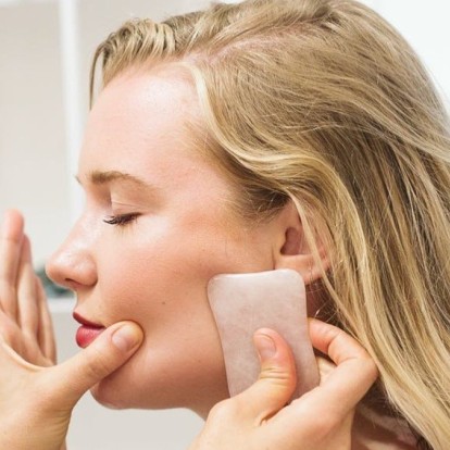 Νεανική και σφριγηλή επιδερμίδα με αυτό το θαυματουργό εργαλείο ομορφιάς