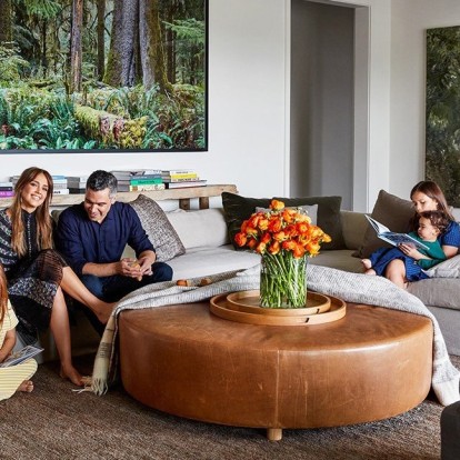 Η πανέμορφη Jessica Alba μας ξεναγεί στο παραδεισένιο της σπίτι στο Λος Άντζελες