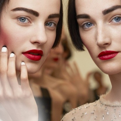 Ημιμόνιμο μανικιούρ: Πώς θα το αφαιρέσετε στο σπίτι εύκολα και γρήγορα