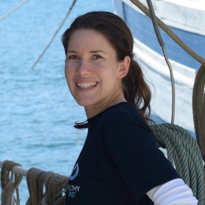 Μια οικονομολόγος από την Ουγγαρία έχει βάλει στόχο να κάνει τις θάλασσες της Χαλκιδικής πεντακάθαρες