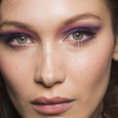 Αυτή είναι η σκιά ματιών που δεν πρέπει να λείπει από το νεσεσέρ σας αυτό το καλοκαίρι