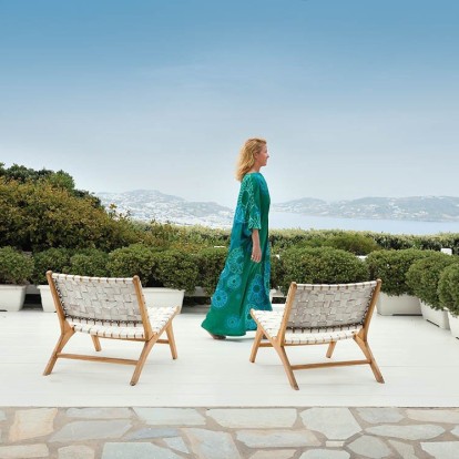 Η Θέμις Ζουγανέλη μας υποδέχεται στο εκπληκτικό καταφύγιό της στη Μύκονο