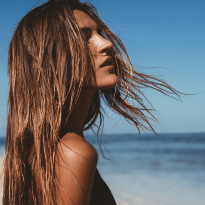 Τα καλύτερα έλαια μαλλιών που θα δυναμώσουν τις άκρες σας 