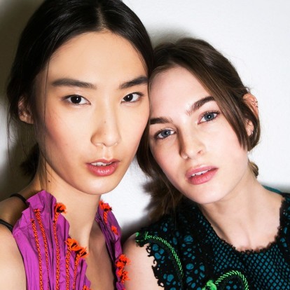 3 τέλειοι λόγοι που αξίζει να βάλετε τη βιταμίνη Ε στη ρουτίνα περιποίησής σας