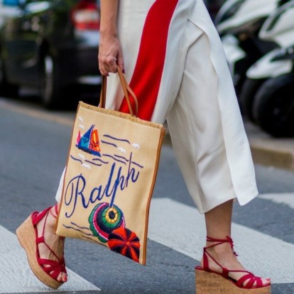 Φορέστε τα πέδιλα με αυτοπεποίθηση με αυτά τα tips για απαλά πέλματα