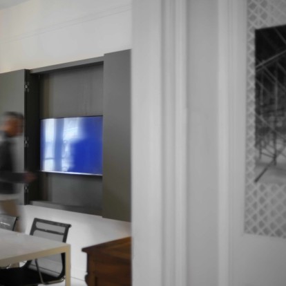 Old meets new: Το αρχιτεκτονικό γραφείο του Άκη Μπογδάνου 