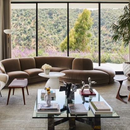 Στο συγκλονιστικό σπίτι μιας διάσημης beauty guru στο Beverly Hills