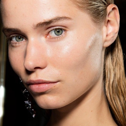 Skincare acids: Πώς να επιλέξετε το σωστό για να δείτε τα μέγιστα αποτελέσματα 