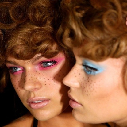 Δημιουργήστε εύκολα χαριτωμένες φακίδες στο πρόσωπό σας