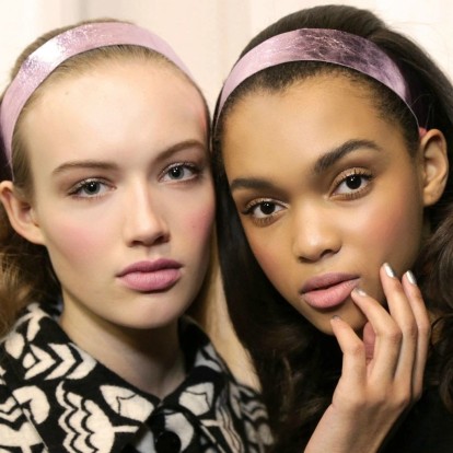 10 τρόποι για να κάνετε τα μάτια σας να φαίνονται μεγαλύτερα