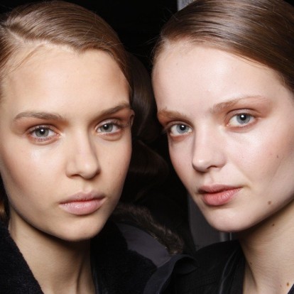 Έτσι θα τοποθετήσετε σωστά το concealer για να αποκτήσετε ξεκούραστο βλέμμα