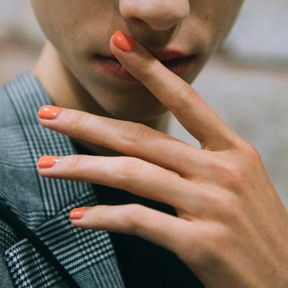 Το χρώμα στα νύχια που αναμένεται να γίνει viral σε λίγο καιρό