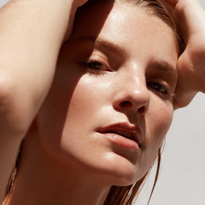 Πώς να κάνετε πιο σαρκώδη τα χείλη σας με το απόλυτο beauty tool