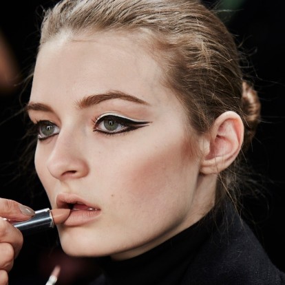 Πώς θα βρείτε το τέλειο nude κραγιόν ανάλογα με τον τόνο της επιδερμίδας σας