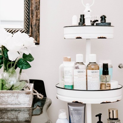 Οργανώστε τα προϊόντα ομορφιάς σας ακόμη κι αν έχετε μικρό χώρο  