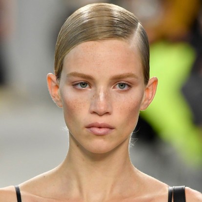 PFW: Τα hair looks που ξεχωρίσαμε και θα υιοθετήσουμε άμεσα