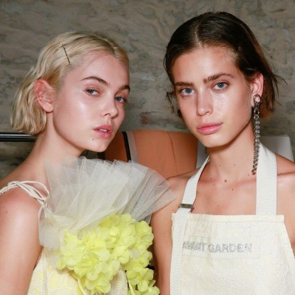 Τα beauty products που αξίζει να έχετε μαζί σας στο γραφείο