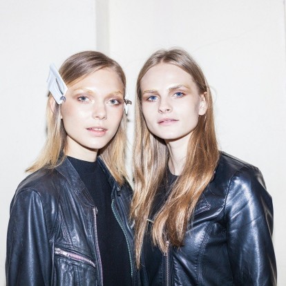 Οι πιο θρεπτικές hair masks με λάδι καρύδας που μπορείτε να φτιάξετε στο σπίτι