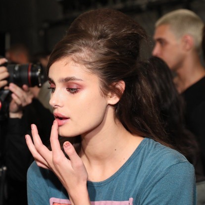 3 απίθανα φθινοπωρινά μακιγιάζ εμπνευσμένα από τις Εβδομάδες Μόδας