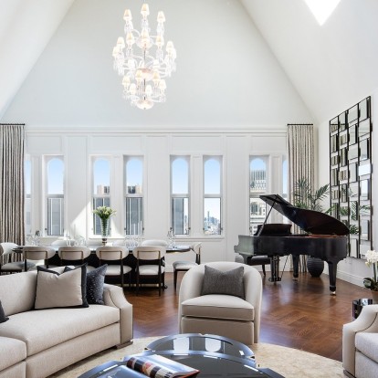 Περιηγηθείτε στους χώρους μιας θεαματικής mansion στη Νέα Υόρκη