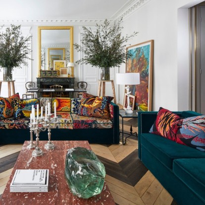 Περιηγηθείτε στο ρομαντικό, παριζιάνικο διαμέρισμα ενός σχεδιαστή μόδας