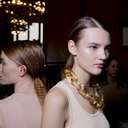 Τα πιο σωτήρια hair tips για να μη σπάει η τρίχα των μαλλιών σας 