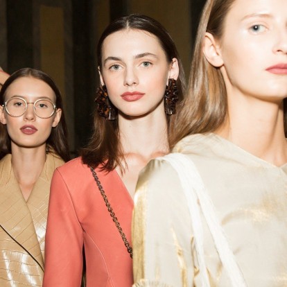 Ο expert guide ενός καταξιωμένου δερματολόγου για να αποκτήσετε αλαβάστρινη επιδερμίδα 