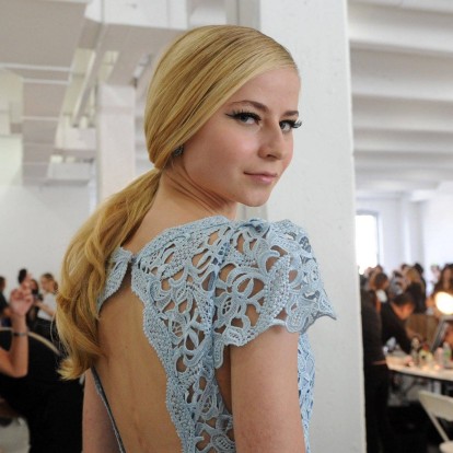 5 πανέμορφα hairstyles που δε θα κρύψετε κάτω από το σκουφάκι σας