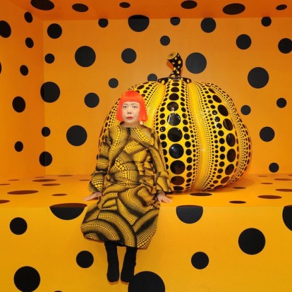 Γνωρίστε την καλλιτέχνη Yayoi Kusama που δημιουργεί τα πιο ινσταγκραμικά δωμάτια 