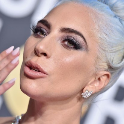 Τα δύο winter makeup looks που θα συνοδεύσουν τις εμφανίσεις σας στα χριστουγεννιάτικα parties 