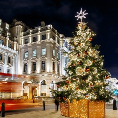 London Calling: Χαθείτε στους χριστουγεννιάτικα στολισμένους δρόμους της αγαπημένης βρετανικής πρωτεύουσας 
