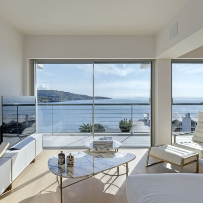 Το Smart Beachfront Apartment στον Λαιμό Βουλιαγμένης είναι το απόλυτο όνειρο 