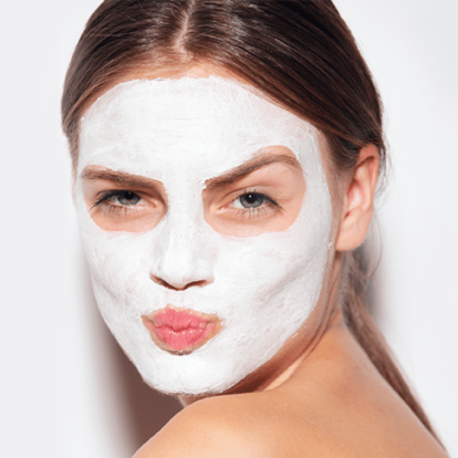Skincare routine για ακμή: Βρήκαμε τα πια εύκολα, εγγυημένα και γρήγορα βήματα