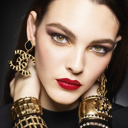 Δημιουργήστε το πιο τέλειο γιορτινό make up look με τη βοήθεια του γαλλικού οίκου Chanel 