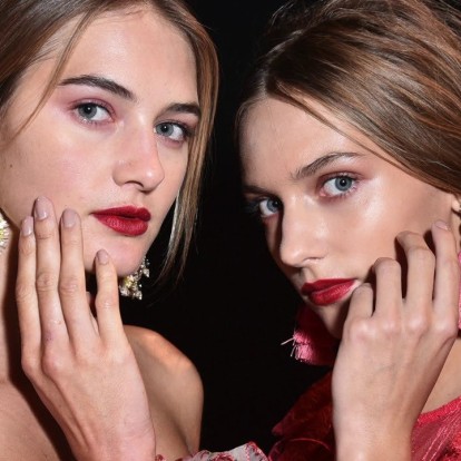 How to: Κάντε τις βλεφαρίδες σας πιο καμπυλωτές και σαγηνευτικές με έξυπνα tips