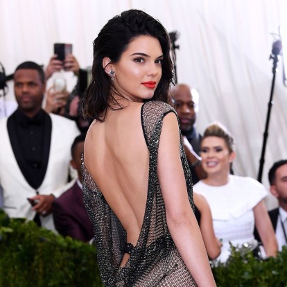 Bacne: Πώς να καταπολεμήσετε την ακμή στην πλάτη