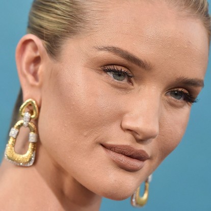 Η Rosie Huntington-Whiteley περιγράφει πώς ξεκίνησε την καριέρα της 
