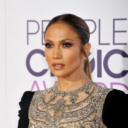 Τα makeup looks των celebrities που θα μας εμπνεύσουν για τα χριστουγεννιάτικα events 