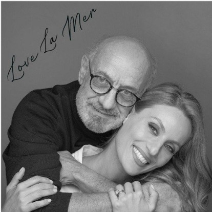 7 επώνυμες Ελληνίδες φωτογραφίζονται με τους πατέρες τους αποτυπώνοντας μια δυνατή σχέση ζωής 