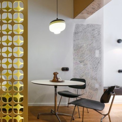 Ένα διαμέρισμα στο Κολωνάκι αποτυπώνει τον εκκεντρικό χαρακτήρα των ιδιοκτητών του