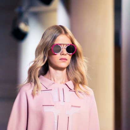 Δημιουργήστε μόνες σας τις πιο όμορφες μπούκλες σε 4 απλά βήματα