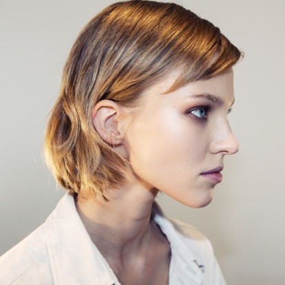 Πώς θα ανοίξετε το χρώμα των μαλλιών σας με φυσικούς τρόπους