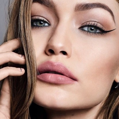 Κεφάλαιο Eyeliner: Εφαρμόστε το εύκολα ακολουθώντας τα σωστά βήματα