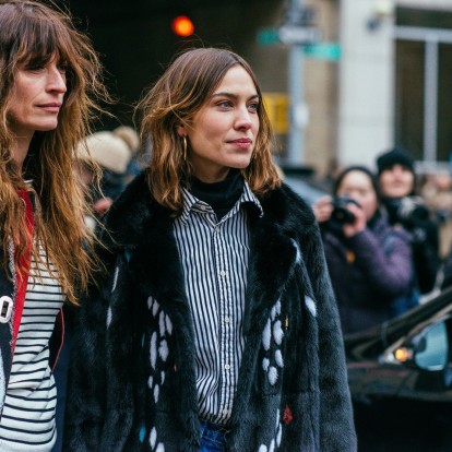 H Caroline de Maigret μαθαίνει στην Alexa Chung πως να μεγαλώνει σαν μια Γαλλίδα 